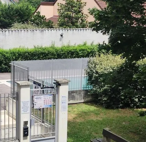T1 Meuble Avec Piscine Commune